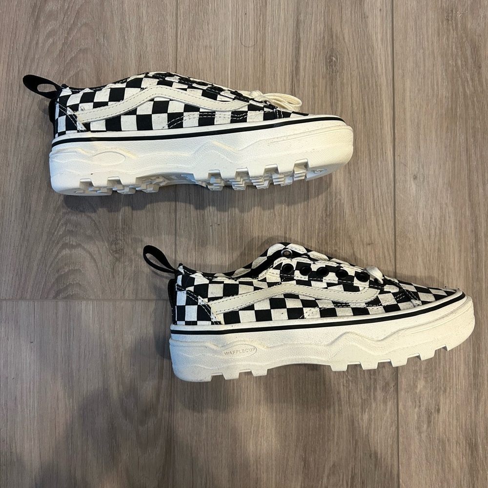 NWOT Vans checkered wafflecup sneakers